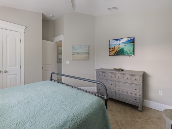 Six Bedroom Luxury Vacation Rental Anna Maria with Pool